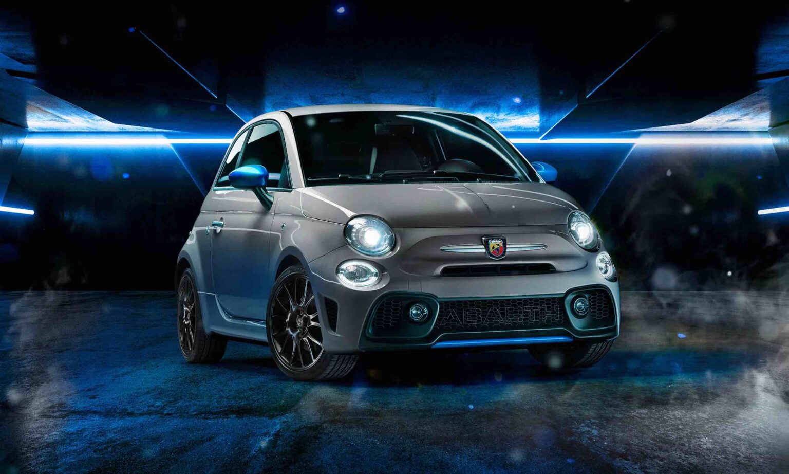 ABARTH 595モデルの新グレード「F595」を発売