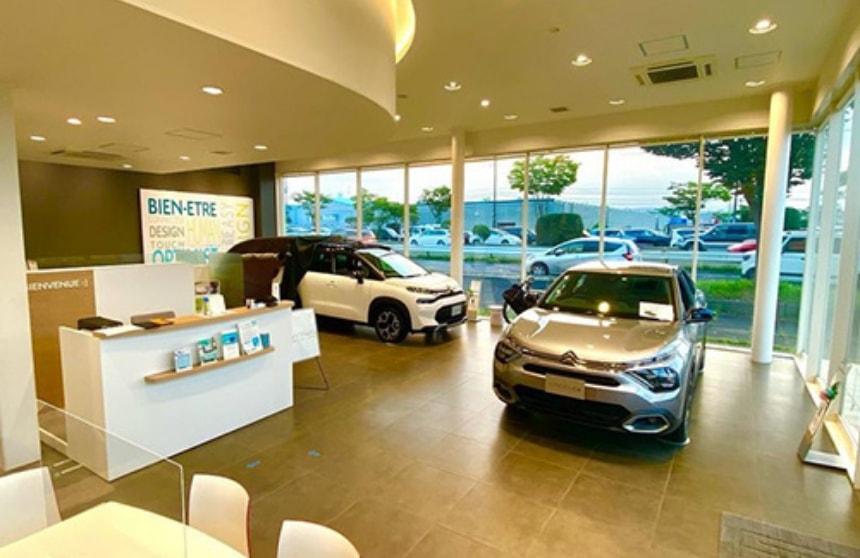 宮城県の輸入車正規ディーラー【イデアル】仙台店・泉店では輸入車（外車）の購入を検討している方や女性のお客様には詳細な情報を丁寧にご説明することを心がけています